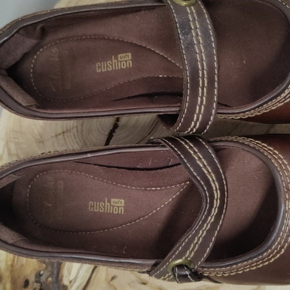 Clarks Soft Cushion Brown Leather Mary Jane Style Loafers, Size 7.5M - Picture 2 of 11